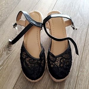 Black and tan wedges